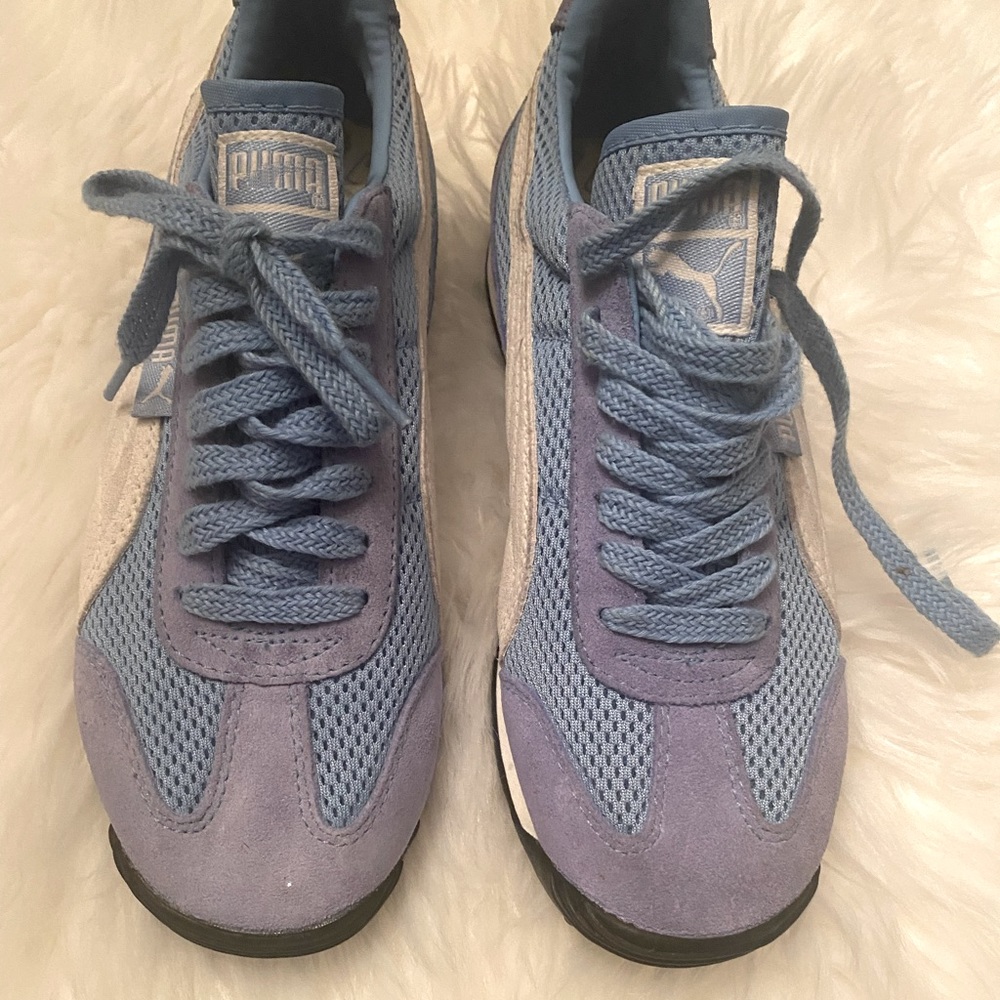 Light Blue Puma’s -Sz 4.5 boys/ 7 women